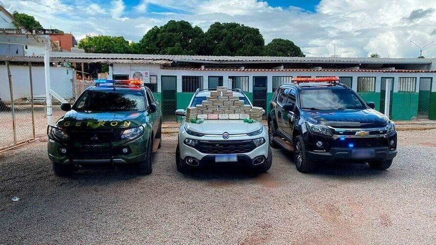 Gefron apreende 79 tabletes de pasta base de cocaína em compartimento falso de veículo e prende motorista_660572eef312a.jpeg